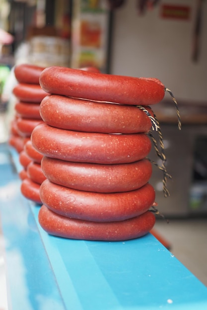 Salchichas en la cultura turca en un mercado