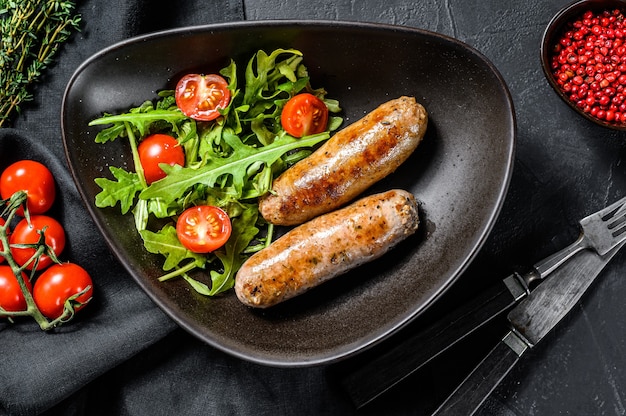 Salchichas a la parrilla con ensalada de tomate y rúcula receta de carne a la barbacoa receta de comida alemana