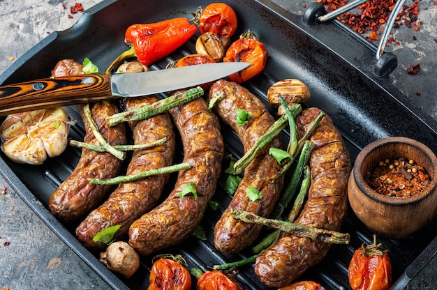 Salchichas a la plancha en sartén