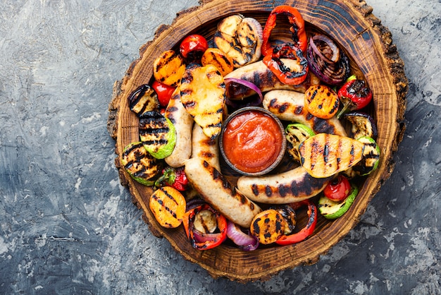 Salchichas a la plancha con verduras