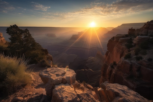 Salida del sol del Gran Cañón con el sol alcanzando su punto máximo en el horizonte