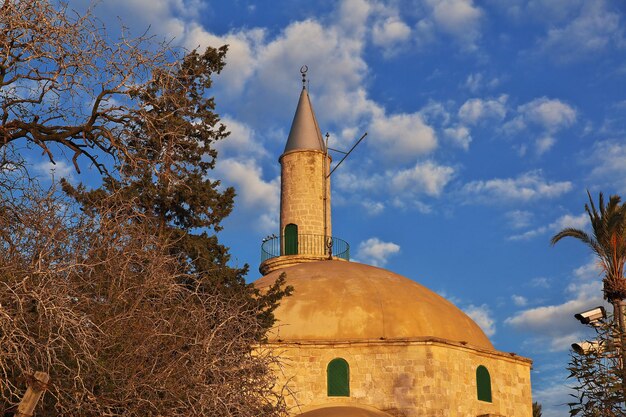 Salida del sol, la mezquita de Larnaca, Chipre