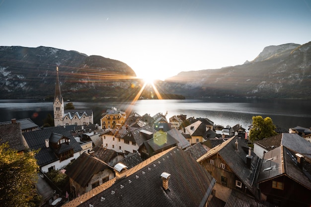 Salida del sol sobre hallstatt Foto gratis