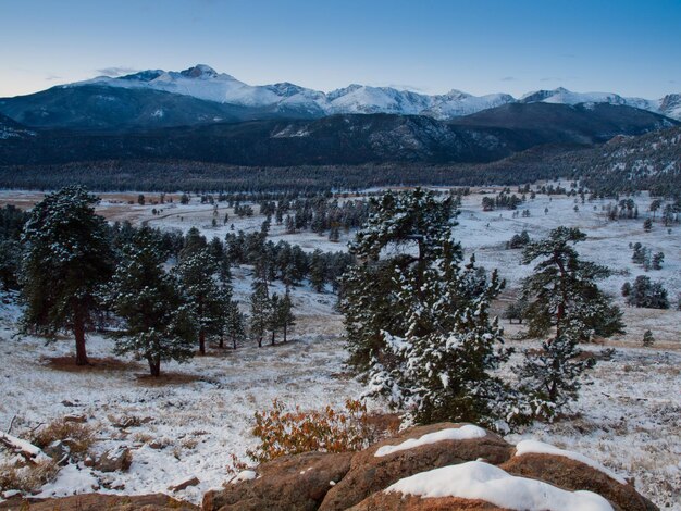 Salida del sol sobre el Parque Nacional de las Montañas Rocosas, Colorado.