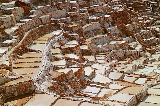 Salineras de Maras, asombrosas minas de sal históricas, región de Cusco, Perú