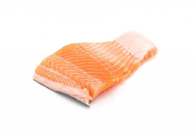 salmão fresco em branco