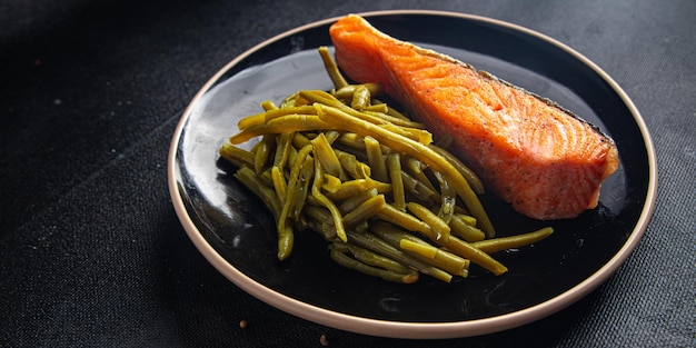 salmão frito e feijão verde fresco refeição saudável lanche dieta na mesa cópia espaço comida