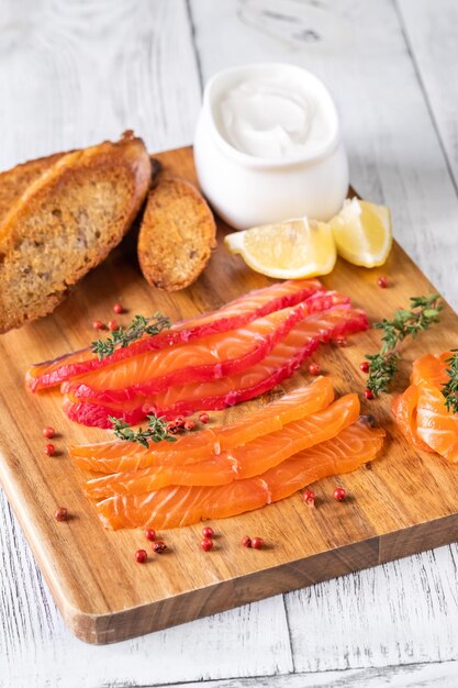 Salmão gravlax com sour cream