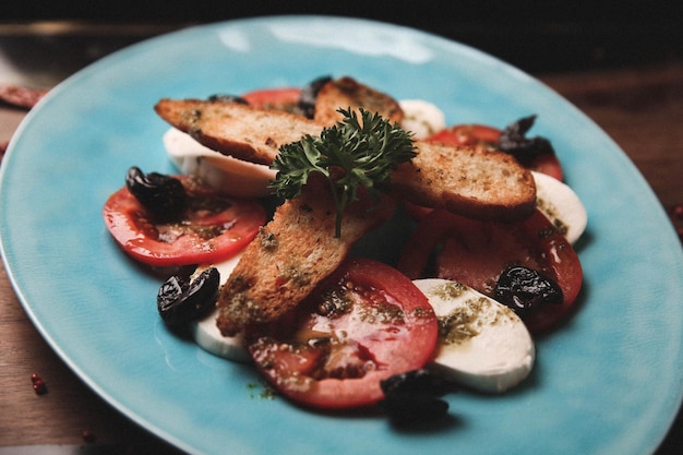 Salmón cocido con algunas verduras