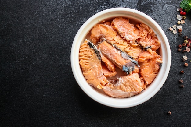 salmón enlatado, pescado conserva mariscos