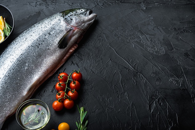 salmón entero fresco