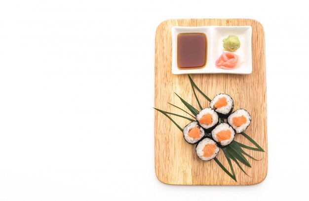 salmón maki sushi- estilo de comida japonesa