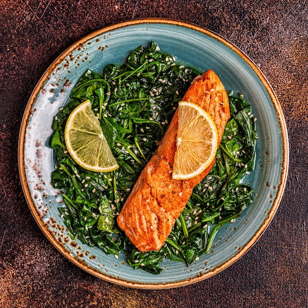 Salmón a la plancha con espinacas