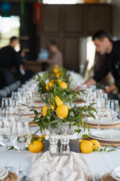 Foto salón de banquetes de boda decorado en estilo clásico