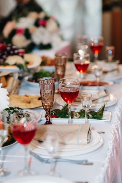 Salón de banquetes para bodas, decoración de salones de banquetes, decoración atmosférica.