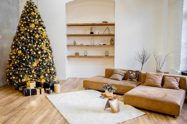 Salón de estilo escandinavo con decoración navideña. Fondo de vacaciones. Año Nuevo