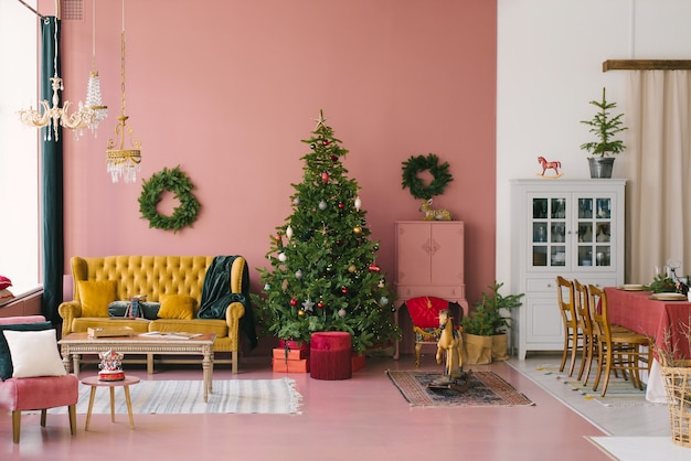 Salón vintage decorado para Navidad y año nuevo