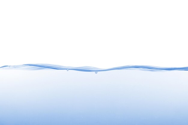 salpicaduras de agua aisladas sobre un fondo blanco