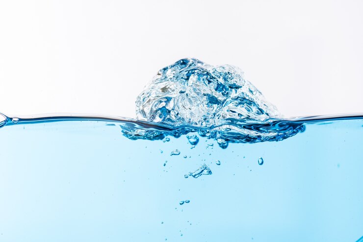 Salpicaduras de agua con burbujas de aire.