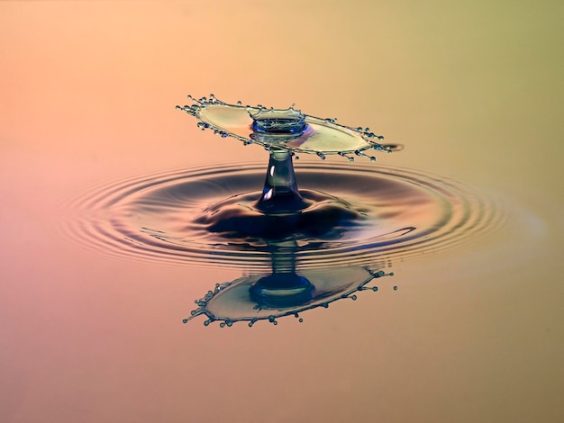 Foto salpicaduras de gotas de agua