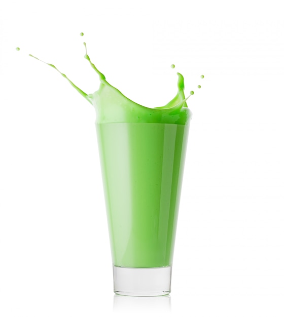 Salpicar en un vaso alto de batido verde o yogurt