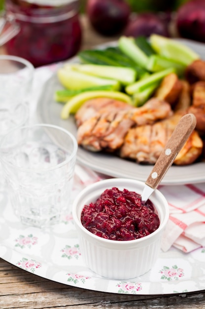 Foto salsa de arándanos y cebolla roja