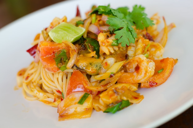 La salsa de camarones spaghetti, Tom Yum Goong Spaghetti: cocina fusión entre tailandés e italiano.
