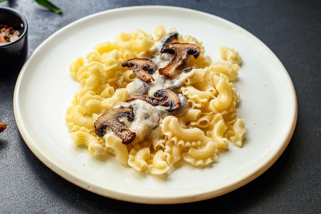 Salsa de pasta creste di galla con champiñones y nata