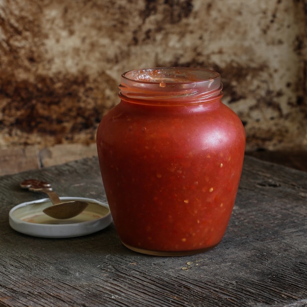 Salsa de tomate en una jarra