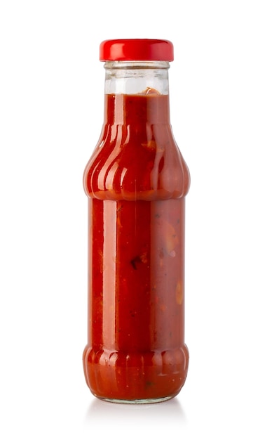 Salsas de barbacoa en botella de vidrio aislado en blanco con trazado de recorte