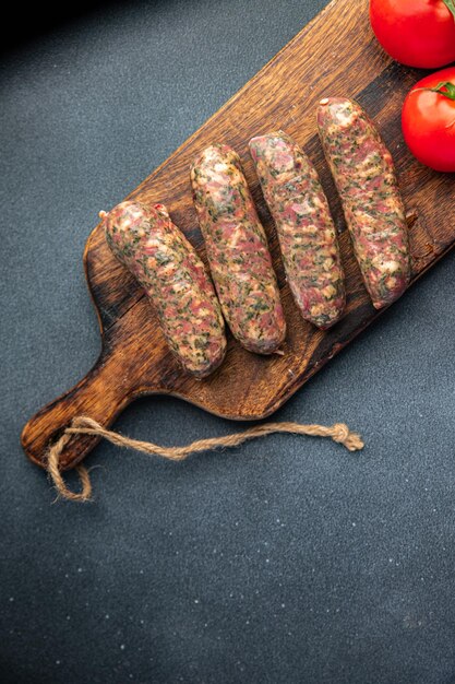 salsicha carne e verduras ervas porco, boi, frango lanche delicioso refeição saudável comida lanche dieta