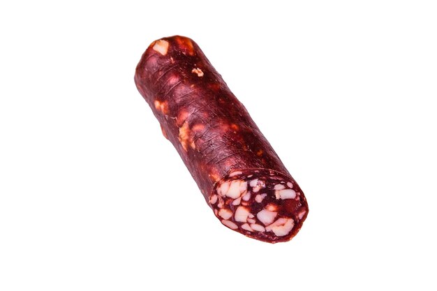 Salsicha de salame defumada isolada em um fundo branco