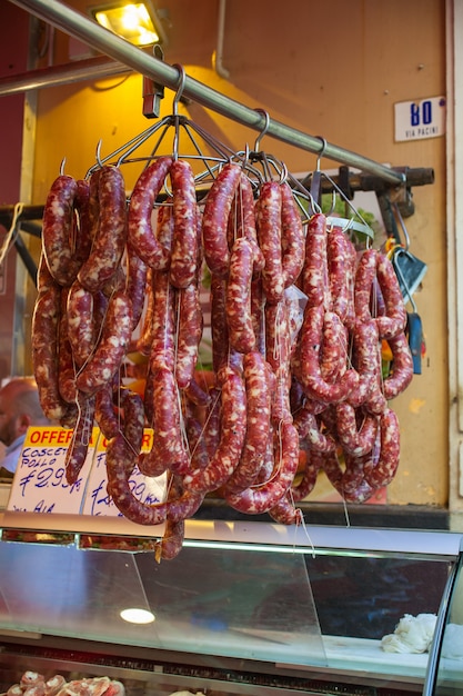 Salsichas, mercado ao ar livre em Catania