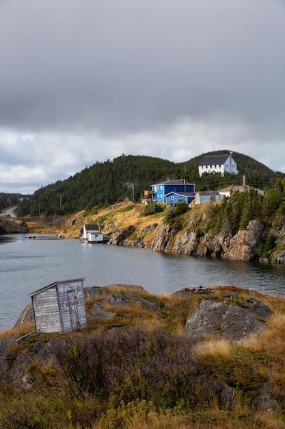 Foto salt harbor newfoundland canadá pequeña ciudad en la costa del océano atlántico