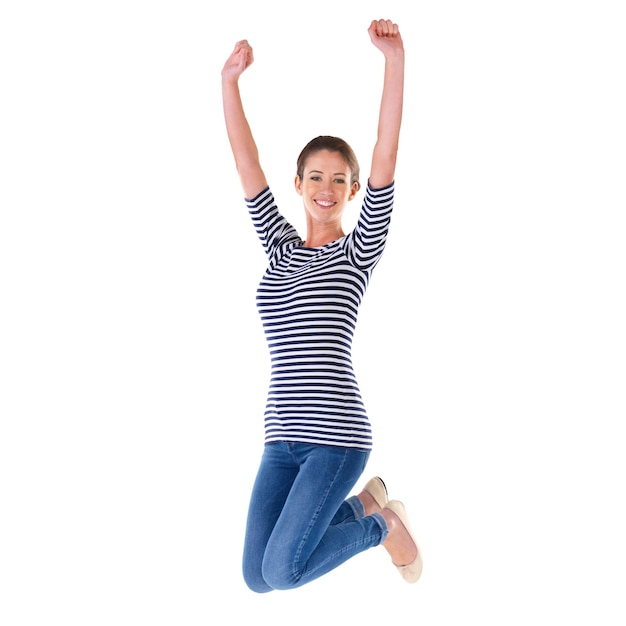 Saltando de alegría Foto de estudio de una joven extasiada saltando en el aire aislada en blanco