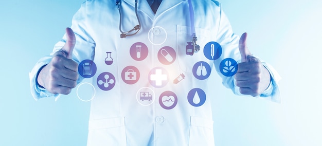 Salud digital y conexión de red en la interfaz de pantalla virtual moderna de holograma, tecnología médica y concepto de red.