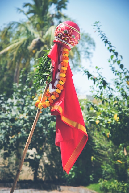 Saludo feliz de Gudi Padwa - símbolo u objeto de celebración de año nuevo hindú