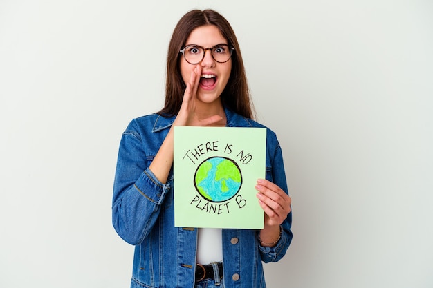 Salva Nuestro Planeta. Joven mujer caucásica sosteniendo un cartel con texto: No hay planeta B.