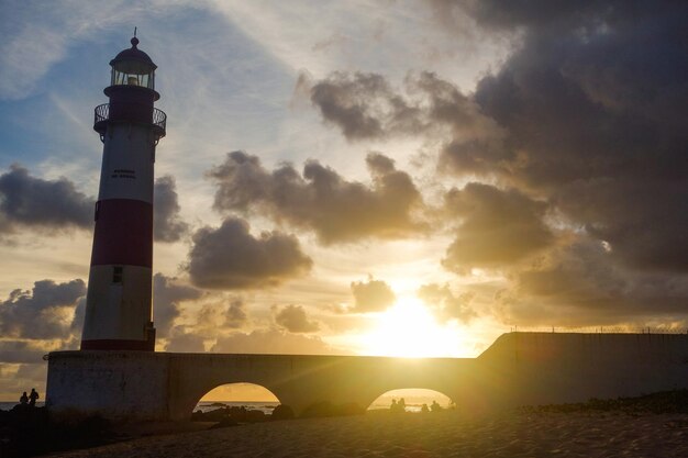 Foto salvador bahia brasil farol de itapua ao pôr do sol