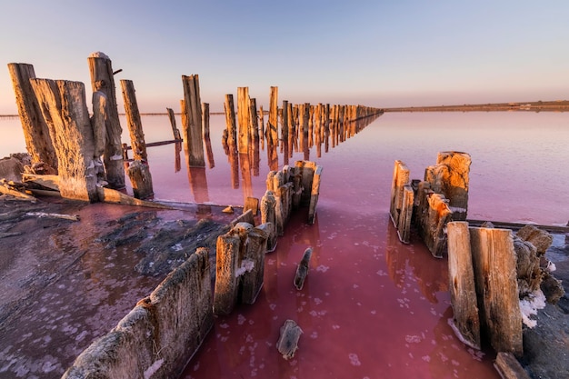 Salz auf einem rosa Salzsee bei Sonnenuntergang Pink Salt Lake Hutt Lagoon