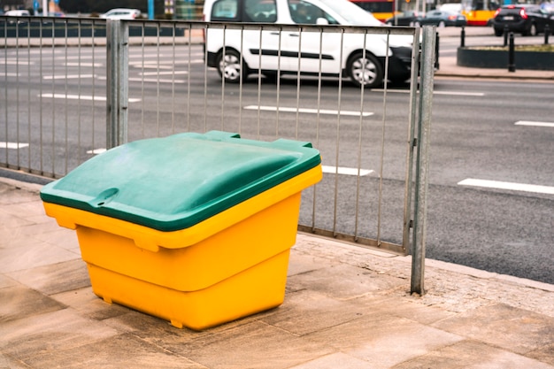 Salz- und Sandbehälter auf der Stadtstraße