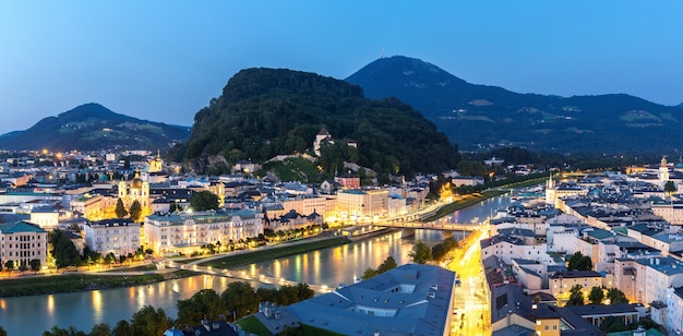 Salzburg Österreich in der Dämmerung Panorama