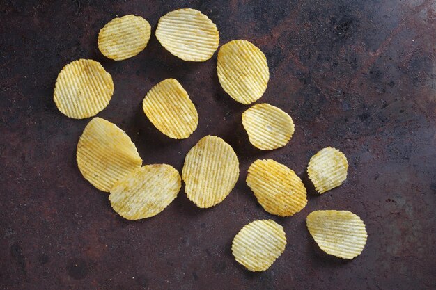 Foto salzige gerippte kartoffelchips