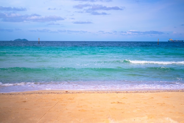 Samae Beach auf der Insel Larn Koh Larn Schönes Meer bei Chonburi Thailand