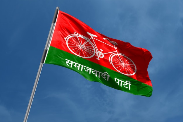 Foto samajwadi party (sp) símbolo da bandeira acenando, índia