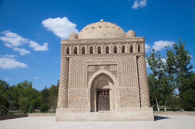 Samanid Steinmausoleum in einem Park in Buchara Usbekistan Tourismus Reisekonzept