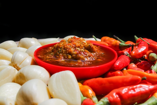 Foto sambal de pimenta de alho indonésio ou sambel bawang