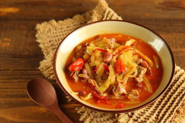 Sambal goreng labu siam ou chuchu ralado cozido em sopa de leite de coco quente e picante