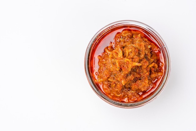 Sambal Ikan Teri oder Sardellen-Chili ist eine Art traditionelle Küche aus Indonesien