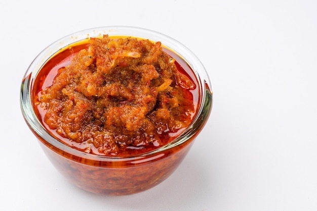 Sambal Ikan Teri oder Sardellen-Chili ist eine Art traditionelle Küche aus Indonesien